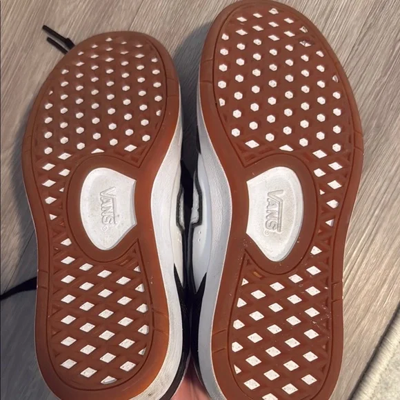 Vans - Picture 4 of 5